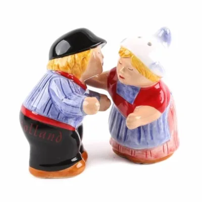 Peper en zoutstel Holland knuffelend paartje color