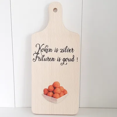Houten borrelplank met humor – Koken is zilver, frituren is goud