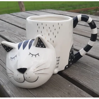 Katten mok met 3D deksel in wit en zwart