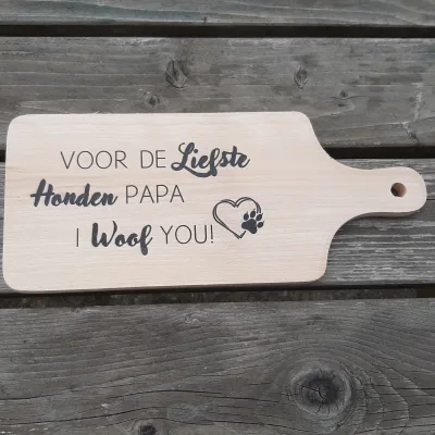 Borrelplank Hondenpapa – Houten borrelplank met tekst “I Woof You” – Cadeau voor hondenliefhebber