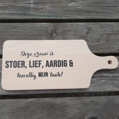 Borrelplank met liefdevolle tekst speciaal voor tante