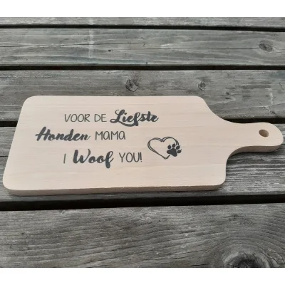 Borrelplank van hout met lieve tekst voor hondenliefhebsters