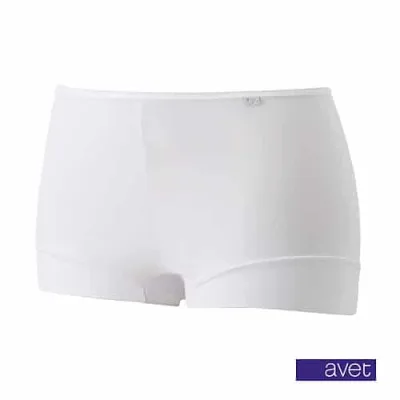 AVET dames shortje wit 3844