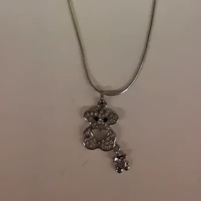 Ketting Toenga met hanger beertje, zilver kleur