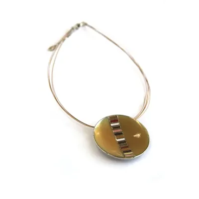 Toenga Ketting – Mosterdgele IJzeren Draden met Ronde Hanger