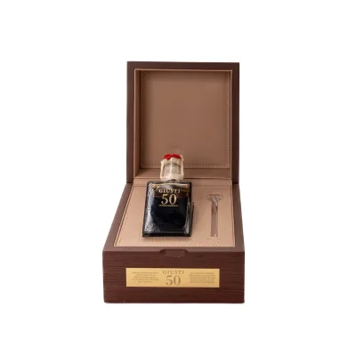 Balsamicoazijn 50 jaar gerijpt