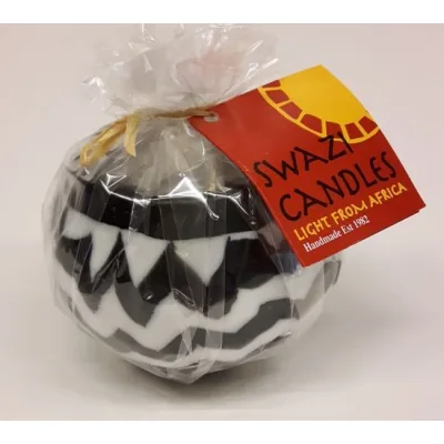 Fairtrade bolkaars Swazi Candle zwart wit met grillige horizontale strepen
