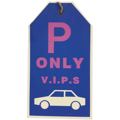 Tekstbord parkeren met auto parkeerplaats only VIPS