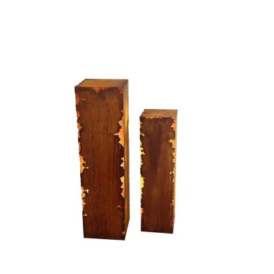 Decoratieve zuil met barsten aan de randen, roest design