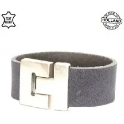 Lederen heren armband met grote magnetische haaksluiting grijs