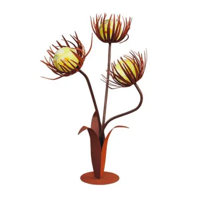 Decoratieve bloem margriet voorzien van drie glazen bloemen, roest design