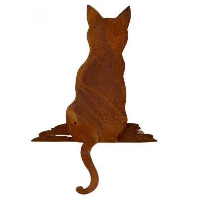 Decoratieve kat zittend op steiger, roest design