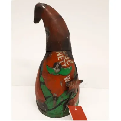 Metalen beeldje kerstman in rood en groen fairtrade van het merk Varios